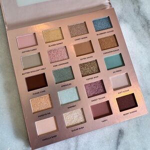 Iconic Eyeshadow Palette -20 Shades!